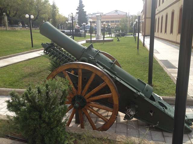 bl 6英寸(152毫米口径)30cwt榴弹炮,当时这款火炮被划分为中型榴弹炮