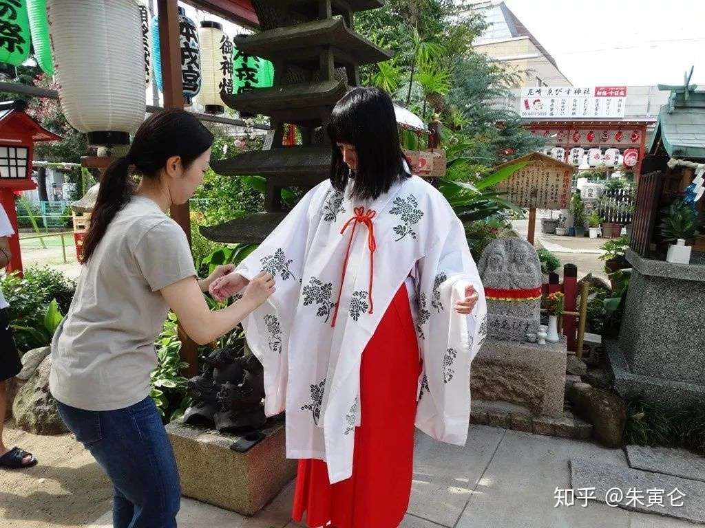 和服体验已过时啦 去神社当一天巫女 才是日本最新的时髦玩法 知乎