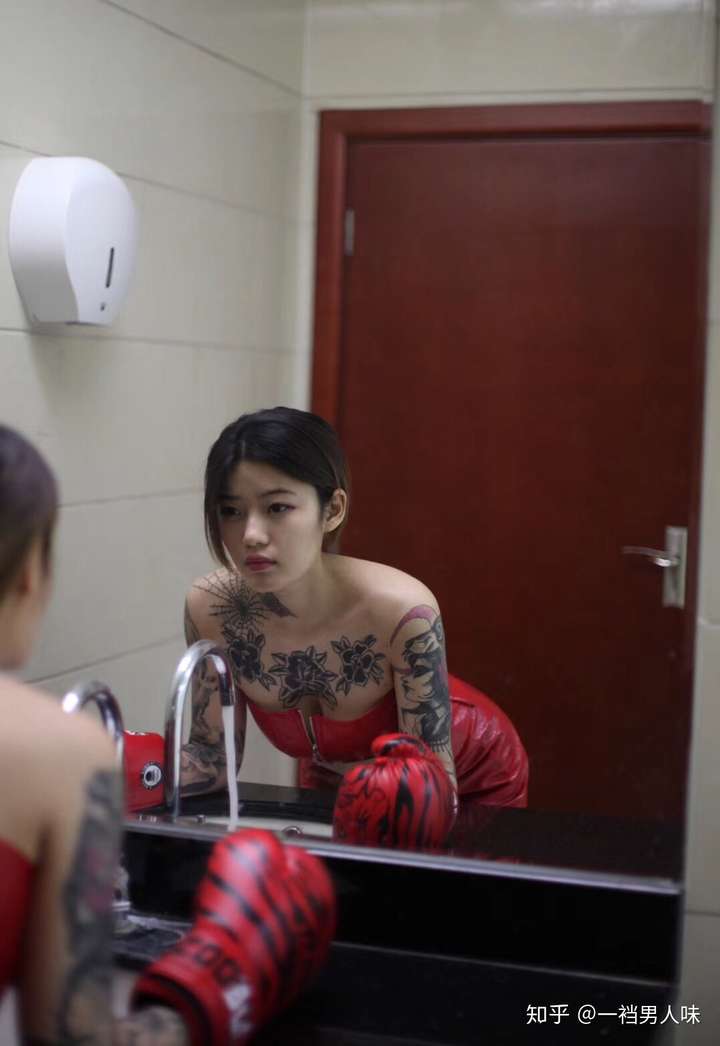 瘦瘦的男生纹身如何才能不像精神小伙儿