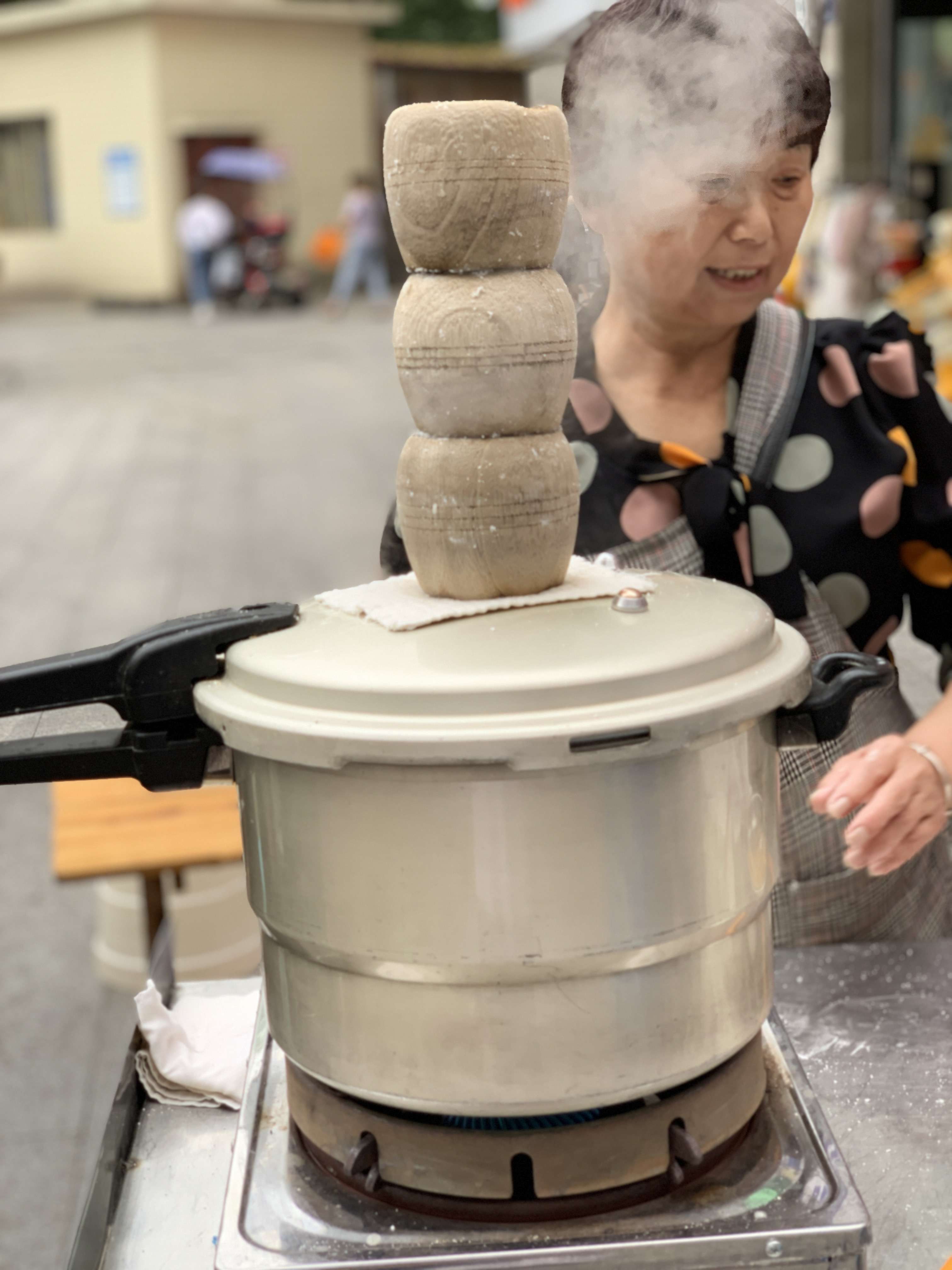 小太阳-小团团妈 的想法: 铜梁的特产冲冲糕,秦老幺泡凤爪给安排上