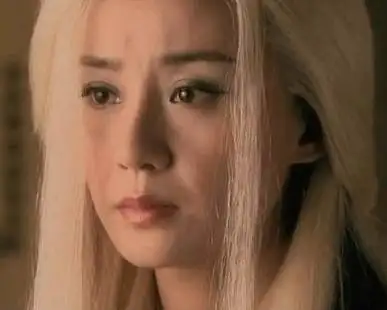 裘千尺在地底山洞受尽了折磨,心中怨毒深极,先是一把火将绝情谷烧成了