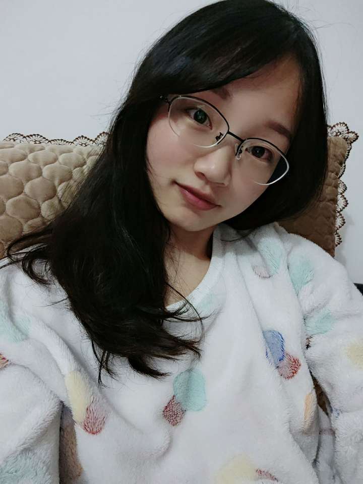 生活中有没有戴眼镜比不戴眼镜要漂亮的女生?