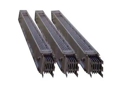 外壳制成瓦沟状,可提高母线的机械强度.广东高电技术有限公司