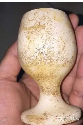 说乾隆年造的汉白玉碗,非常的稀少甚至是孤品.