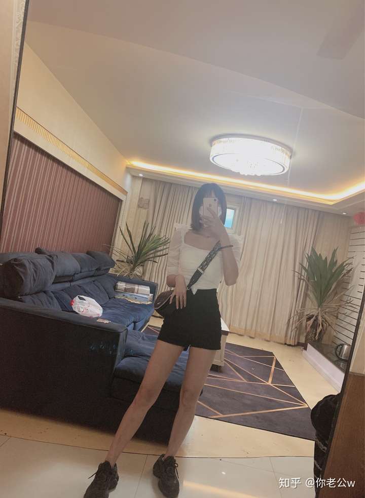 腿长会显得个子高 形象好 在加上自己平时没事的话去锻炼一下的话会