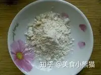 奶奶教我制作枇杷膏，原来步骤如此精细复杂，才能止咳清肺润喉!(怎么样制作枇杷膏)