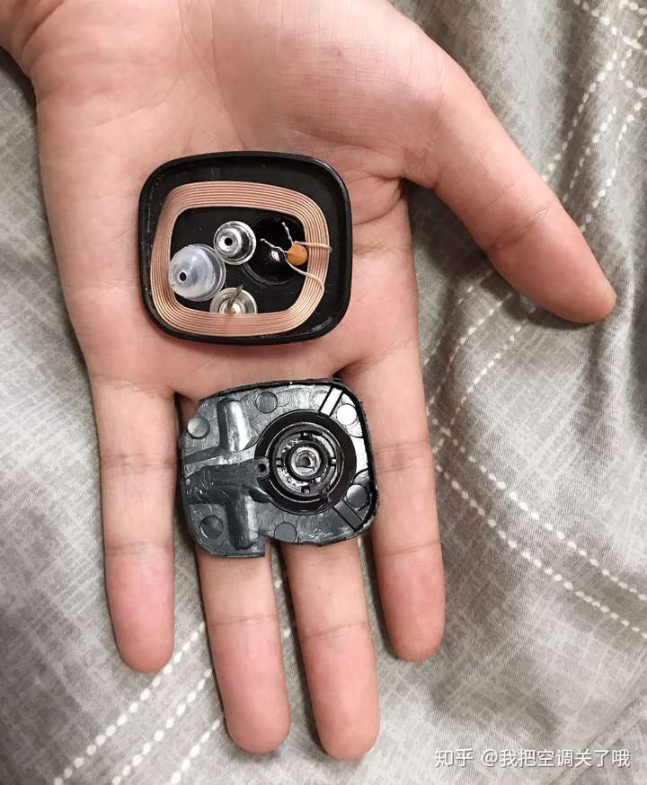 买衣服店员忘记取下防盗扣但买衣服的地方很远有什么办法取下来