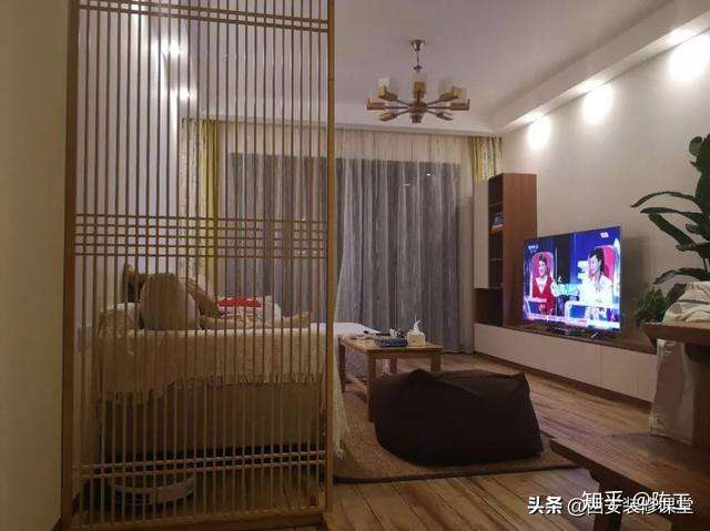 入户门对着客厅,想在入户门前处做一个镂空隔断.