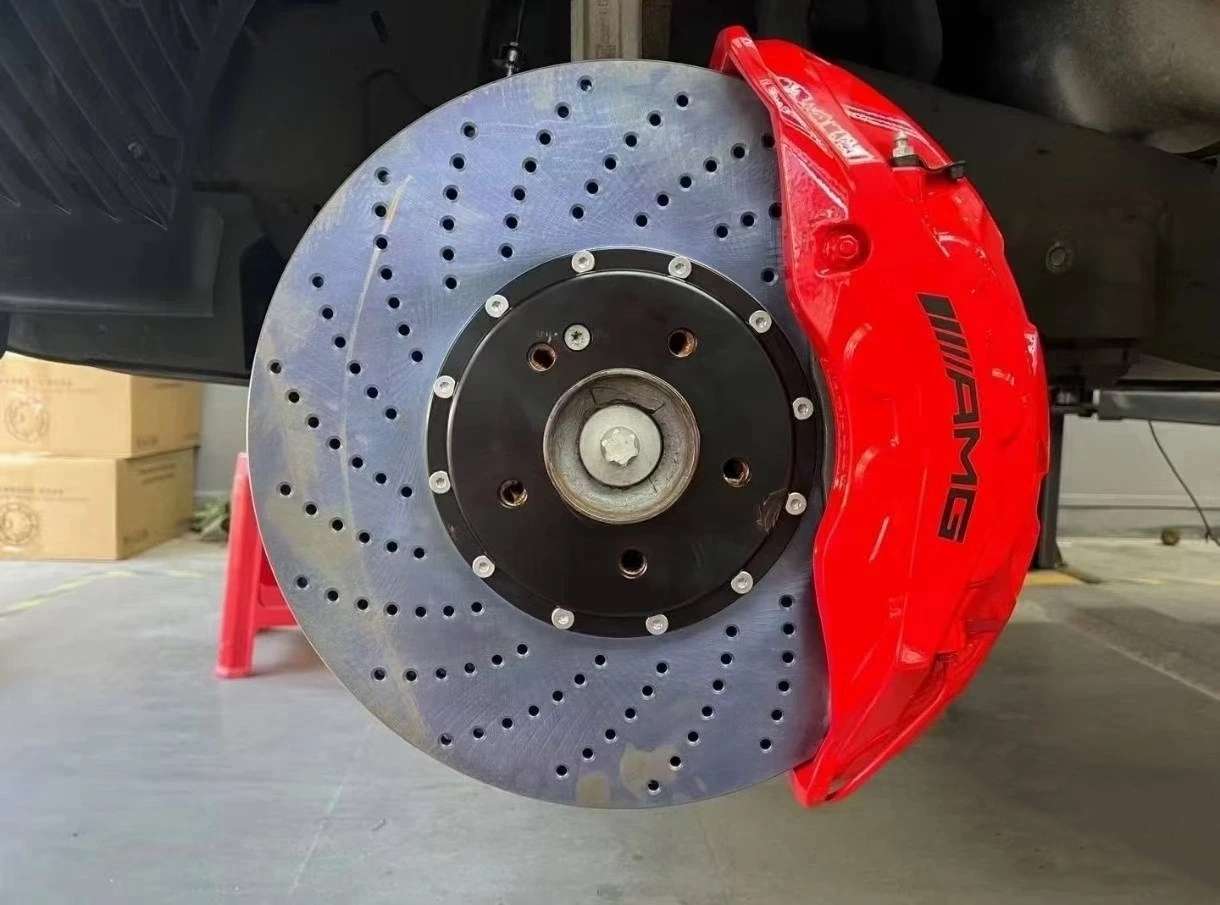 车精灵改装 的想法: 奔驰g500刹车改装阿基波罗10活塞卡钳