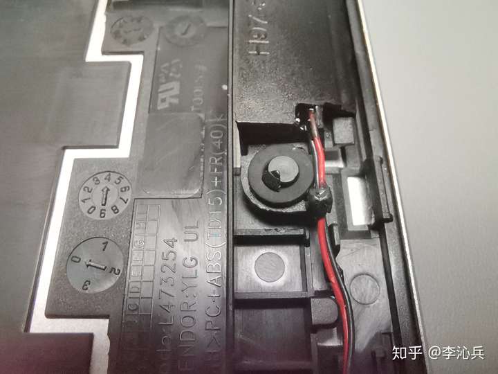 真的吗?笔记本拆掉后盖,散热更好还是变差?? 数码拆机百科 第8张-巨头拆机测评网 真的吗?笔记本拆掉后盖,散热更好还是变差?? 数码拆机百科 第8张