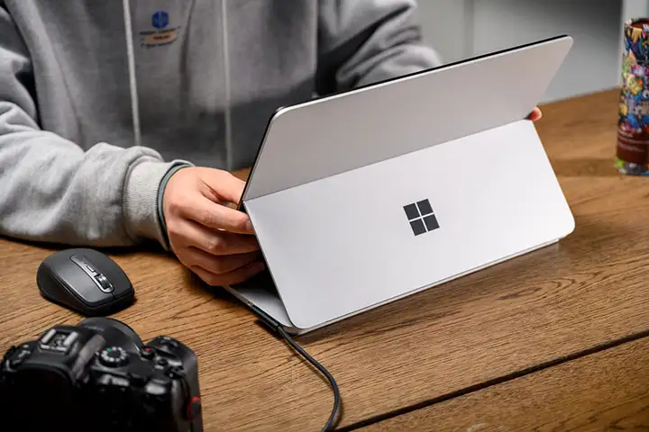 Microsoft Surface Laptop Studio 12 v2 8e7e8f34f418f102328bab97e4922a37 720w
