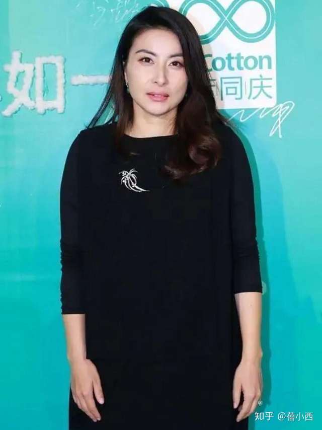 郭晶晶气场非同凡响就算穿一身黑也显高级真有豪门美