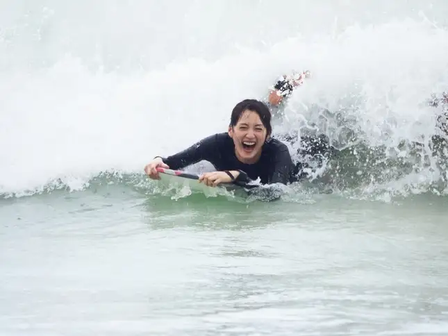 胸部缩水 她早已靠实力为自己撑起了一片天 知乎