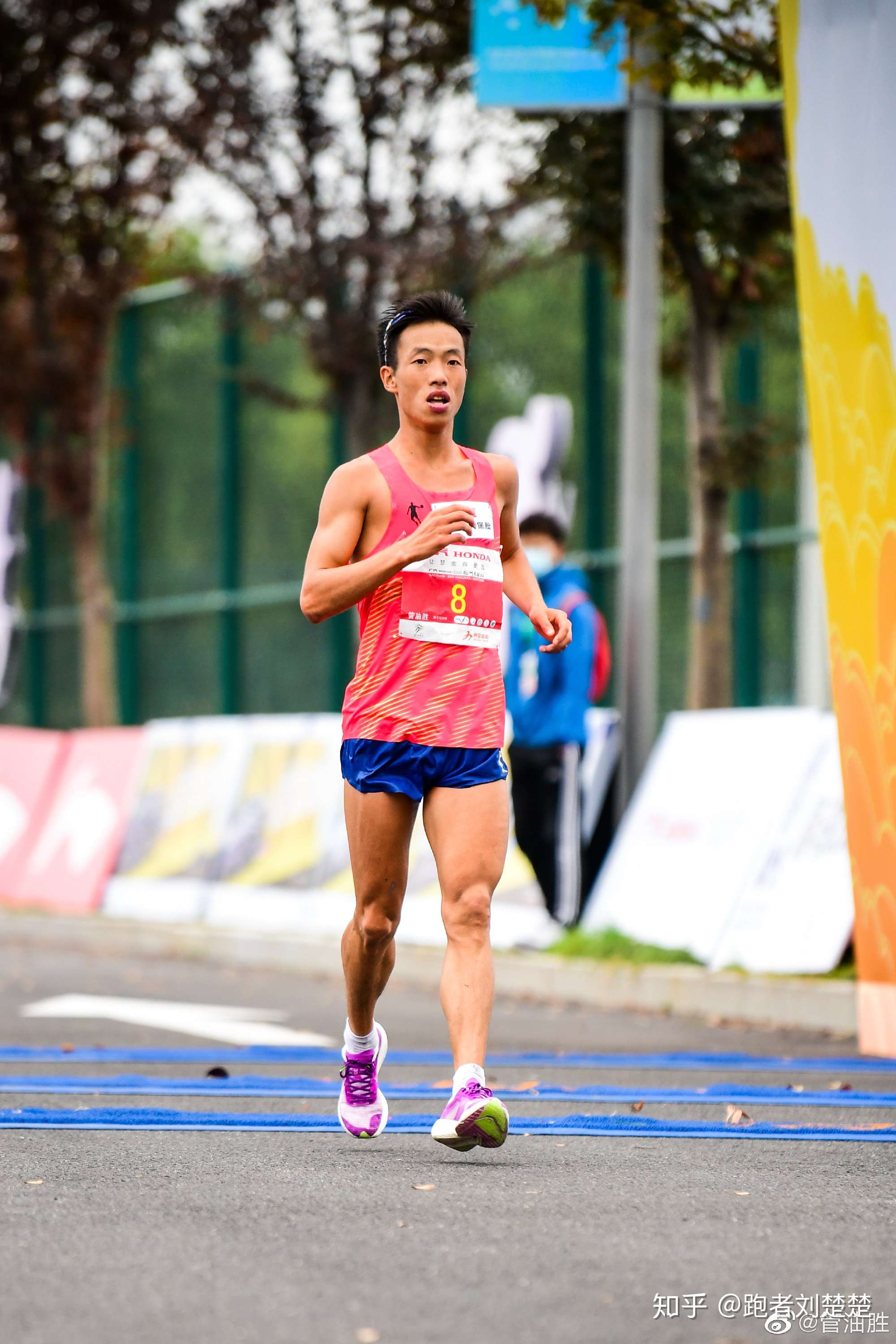 杭州马拉松亚军管油胜坚持终有突破时