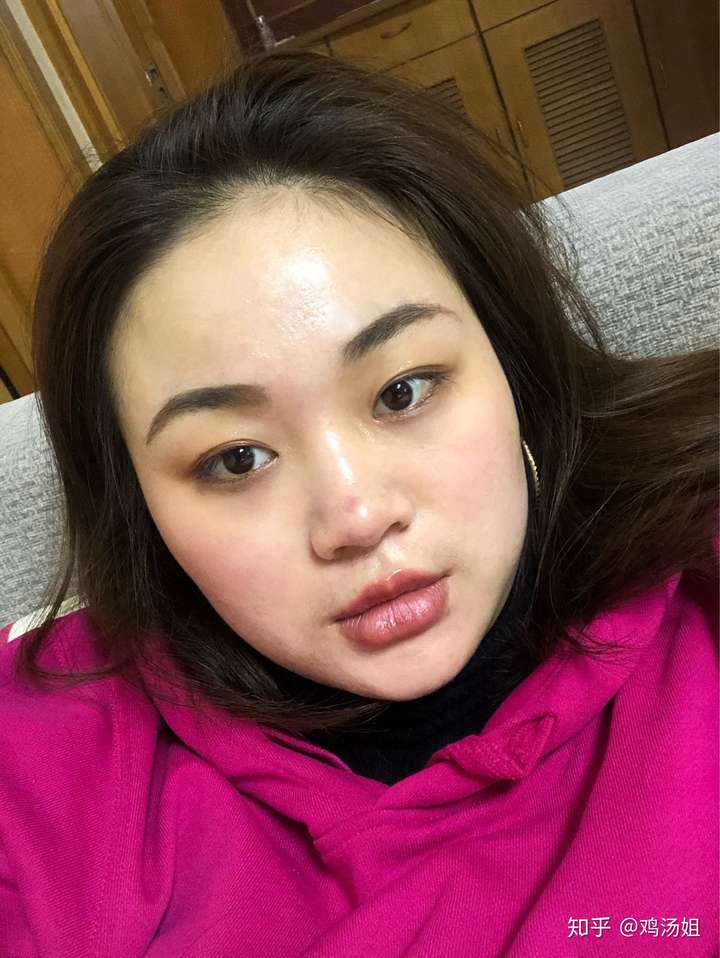 有沒有那種單眼皮小眼睛塌鼻樑厚嘴唇但還挺好看的女生?