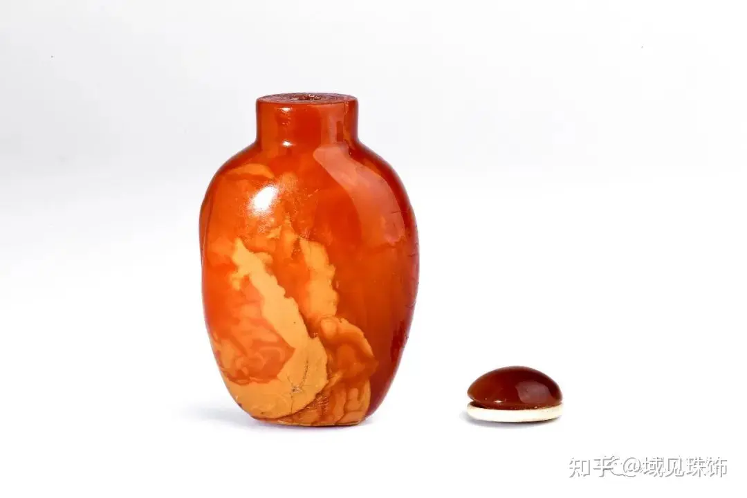 闻香雅趣，清朝鼻烟壶的文化魅力|珠子的历史之中国珠饰——圆雕蜜蜡鼻烟