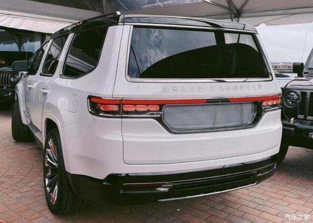 一组jeep大瓦格尼的海外实拍图,该车的定位将高于jeep大切诺基车型