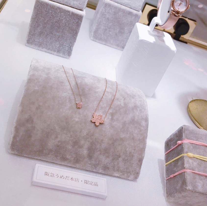 Ahkah小红心专柜价格及材质尺寸介绍如何购买 更多新品介绍 知乎