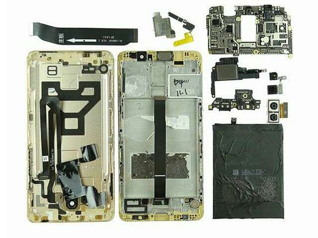 从第一张图看,mate9的主板面积控制的还不错,下方两个小主板分笔乔