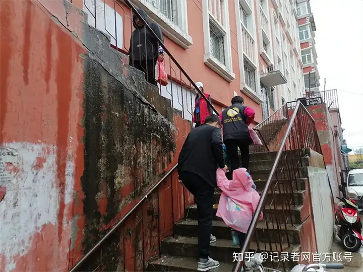 哈尔滨市阿城区：迎六一 慰问阿城区孤困儿童