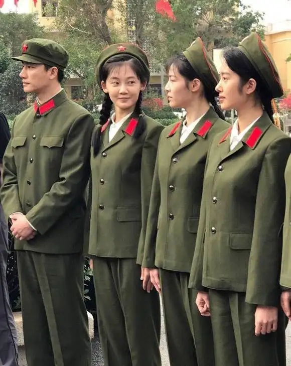 65式军服再现《芳华》：迄今为止中国军队影响最大的一代服装... - 知乎