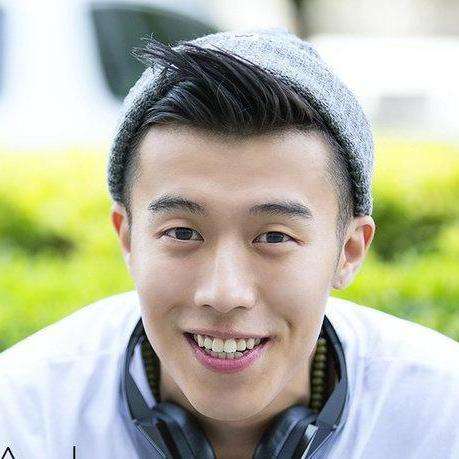 演员 关注话题 分享 简介 周游,5月23日出生于江苏省南京市,内地男