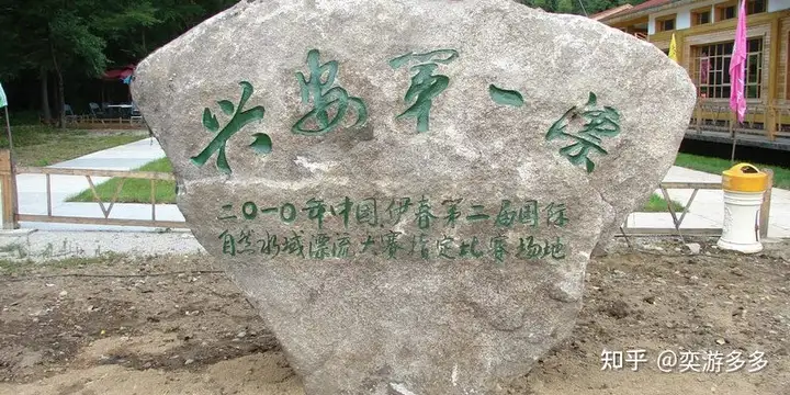 丛林峡谷中疾驰而下，炎炎夏日的清凉选择，不要错过这些漂流胜地