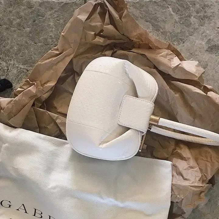 撞包太尴尬?这10款小众包每个都时髦得独一无二!