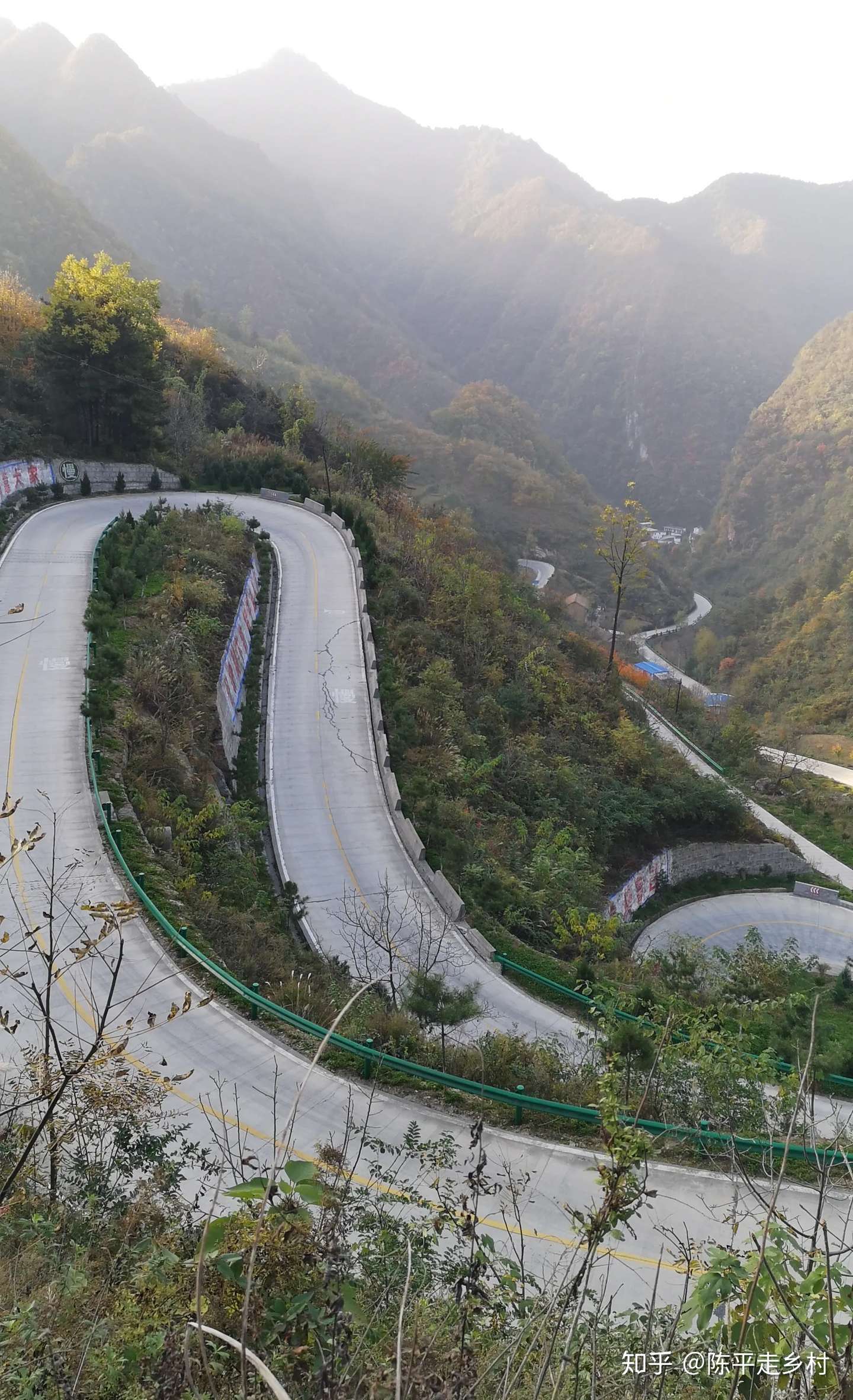 陕西秦岭大山里的自驾公路 路边全是美景 只是在深山没人知道 知乎