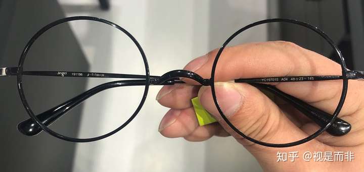 全框眼镜片掉了自己怎么装回去 自己装会不会影响什么散光角度什么的?