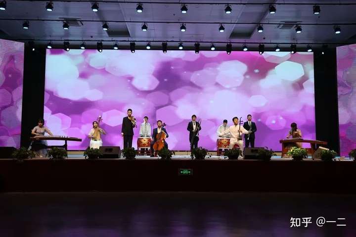 衡水二中那个主持人现场直播td掉出来的瓜是真的吗