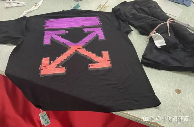 今年OW哪款最火爆？OFF WHITE 21SS 新款马克笔紫色渐变经典箭头短袖