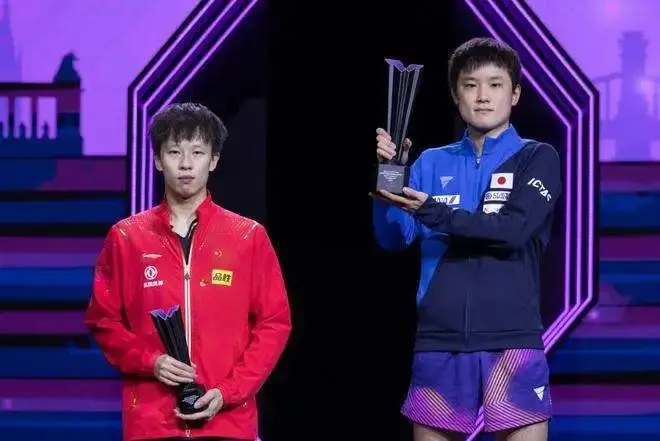 国际乒联官宣最新世界排名：樊振东高居第一，张本智和升到第四！