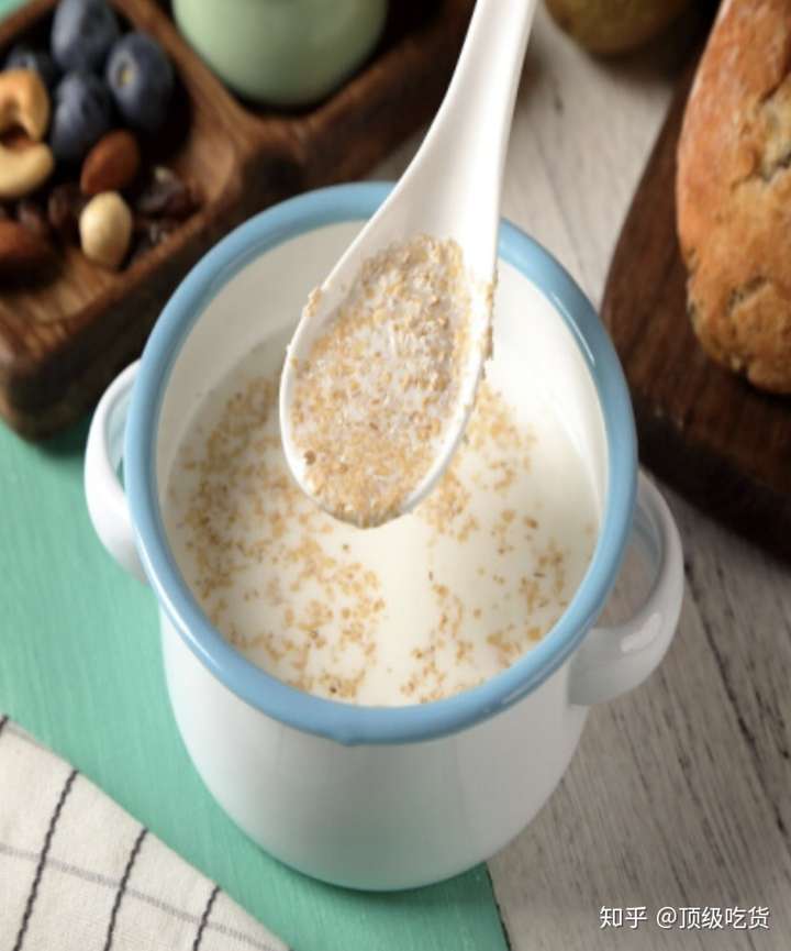 请问什么谷物麦片好吃要无糖的噢做早餐泡牛奶吃