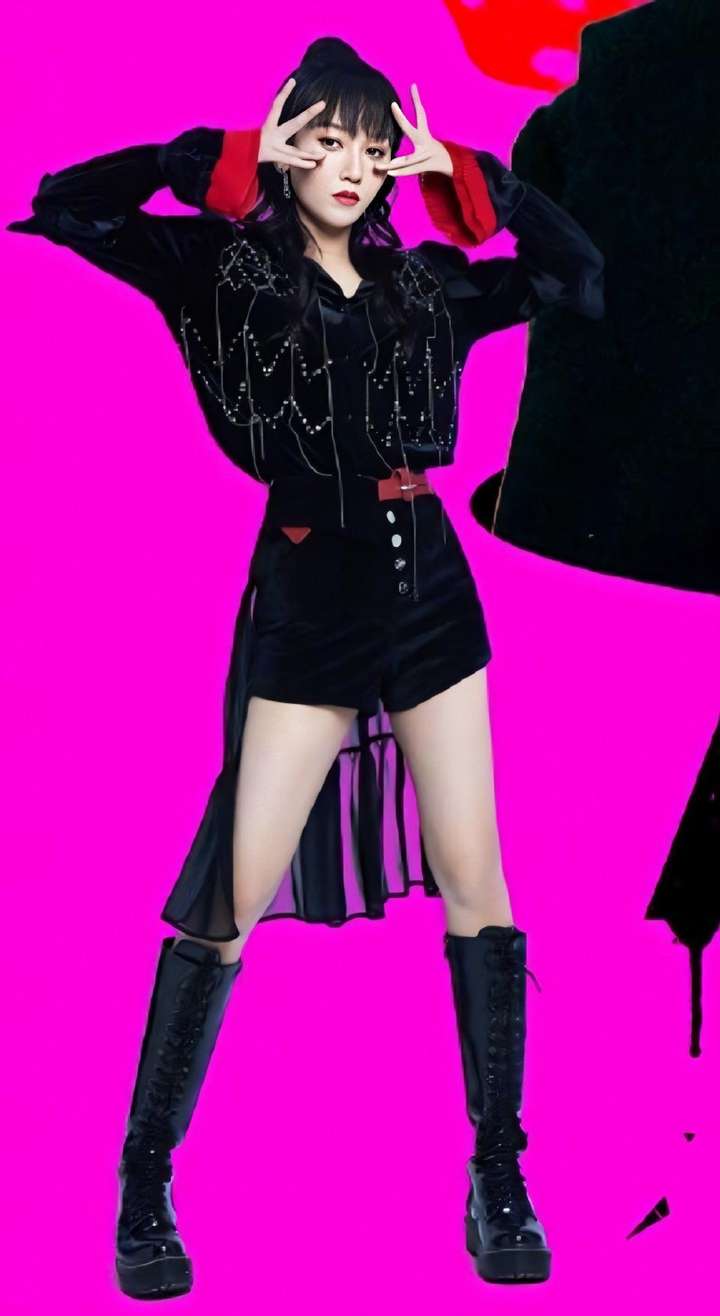 如何评价《青春有你 2》舞台上,刘雨昕在《im not yours》里的长发