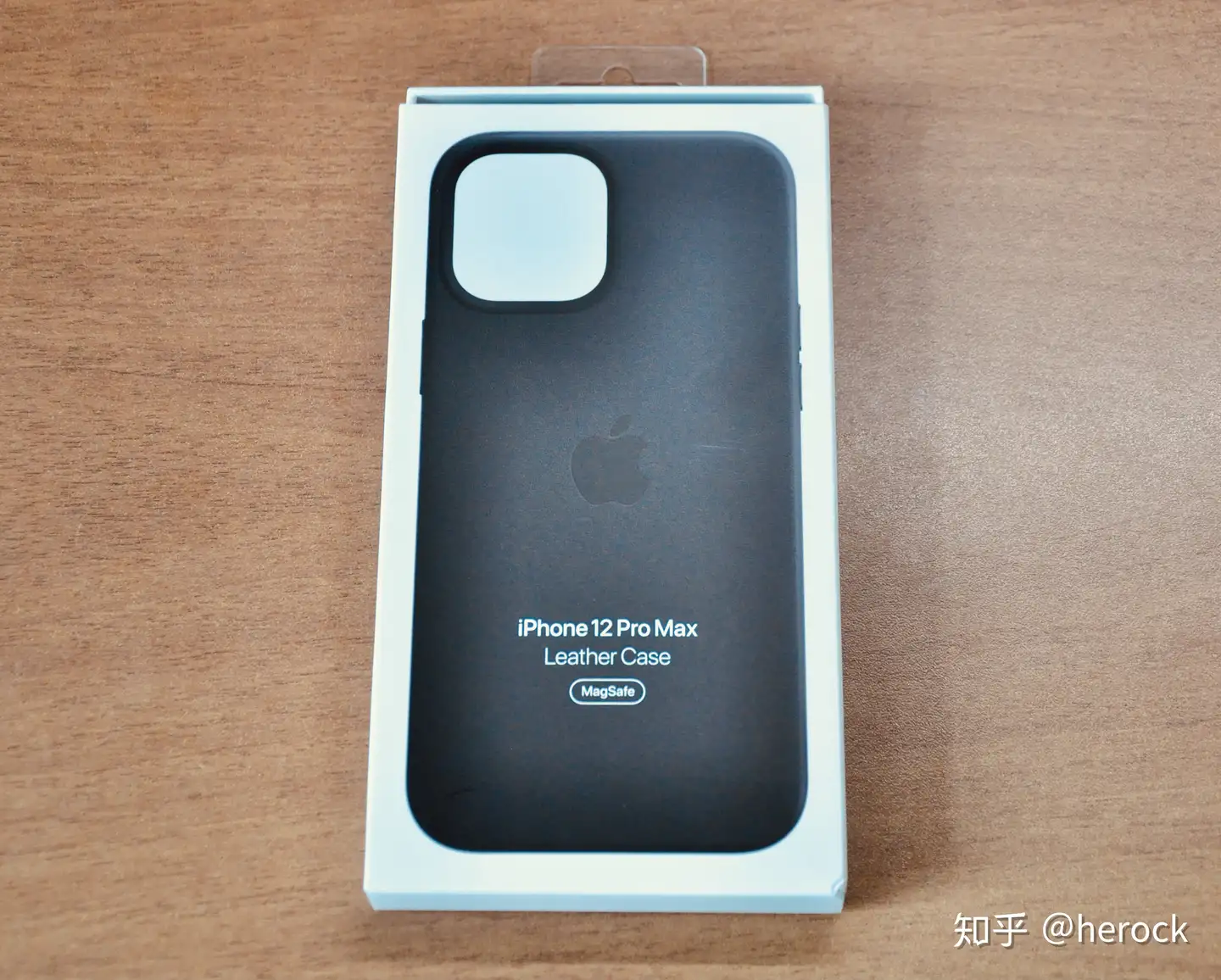 iPhone 12 Pro Max 专用MagSafe 皮革保护壳到手，感觉比前几代更好，可