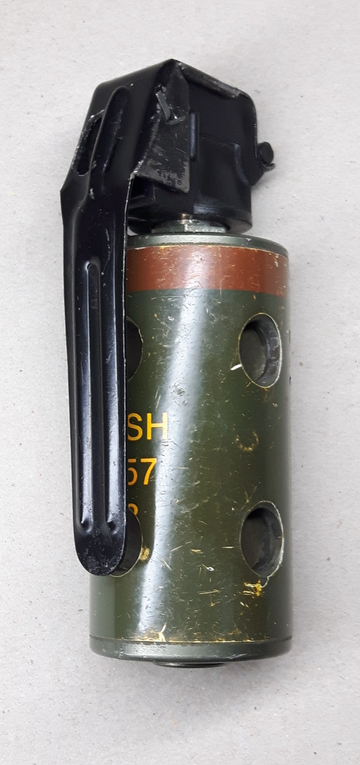 是不是眼睛看不到闪光弹落点位置就不会被闪?