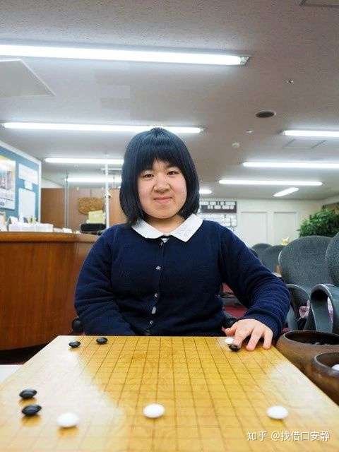 轮椅上的女棋手 17岁的加藤千笑 知乎