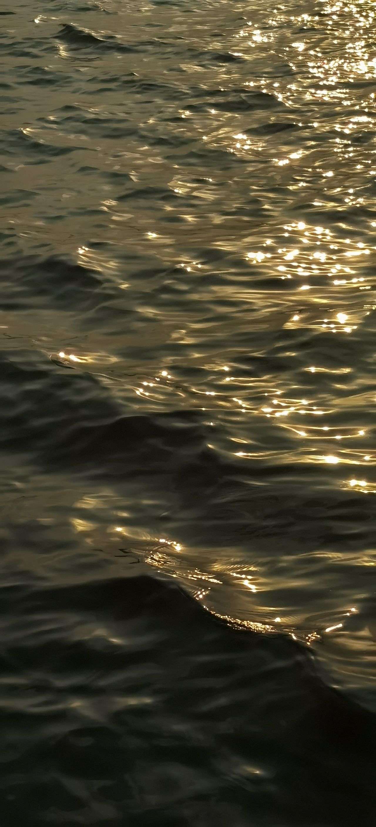 高清无水印全面屏壁纸分享 背景图分享 波光粼粼的水面 知乎