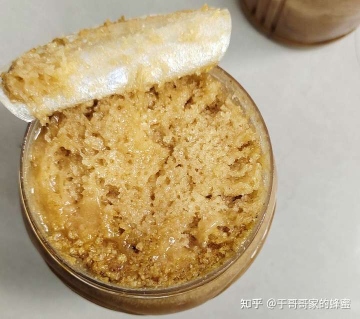 买了1年的蜂蜜,这个样子是变质了吗?