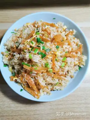 帮你找回大学回忆的卫龙炒饭