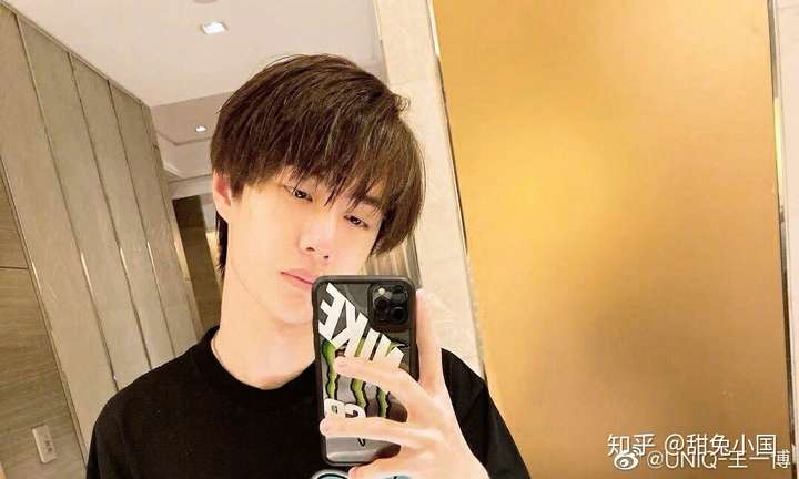 如何评价王一博素颜?