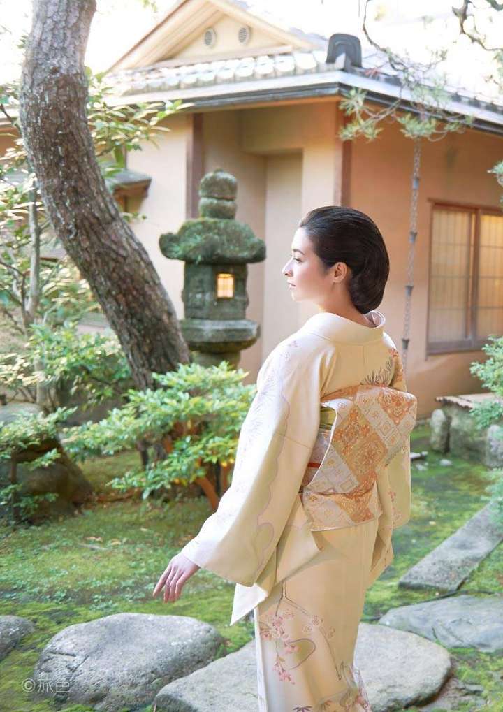 的日剧吼过瘾,后来得知仲间姐姐还有一部类似的《美丽邻人》就又追了