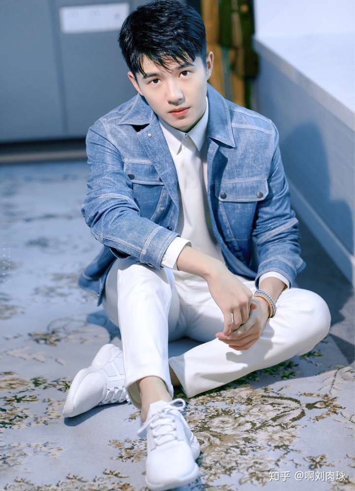 刘昊然一点都不帅 求你们不要喜欢他 蓝色系的白衬衫男孩