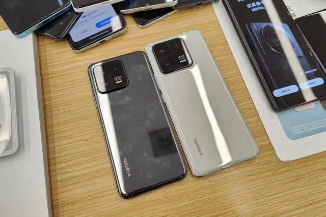 在续航方面,redmi k70 pro内置了5000mah的电池,后置5000万像素光影