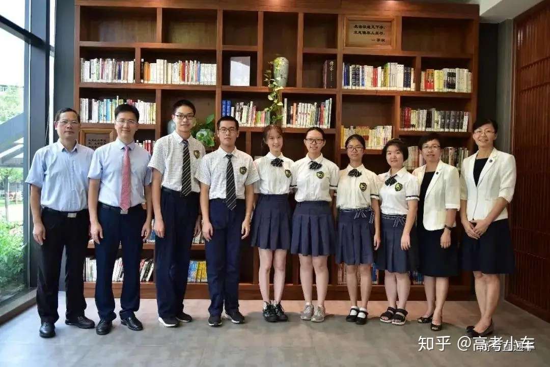 丑哭 这才是中学校服最真实的样子 偶像剧都是骗人的 知乎