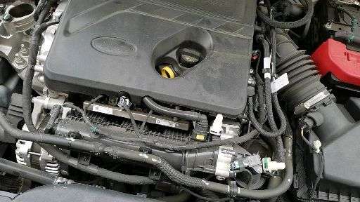 请问发动机抖动成这样是正常的么?需要处理么?谢谢!