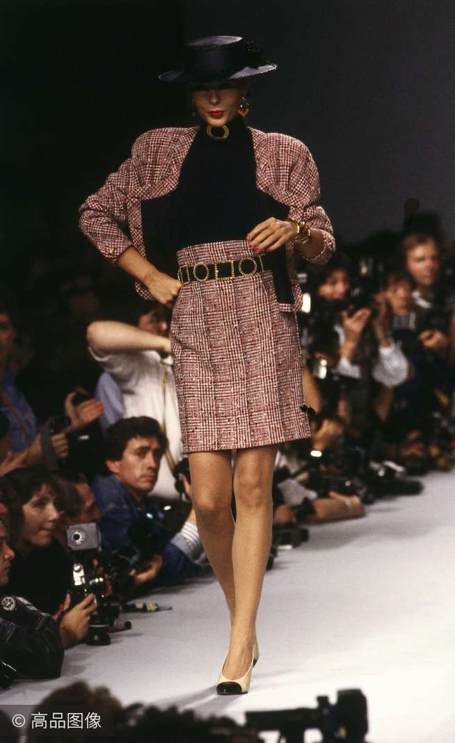 时尚鬼才卡尔 拉格斐50岁复活chanel 80年代服装流行至今 知乎