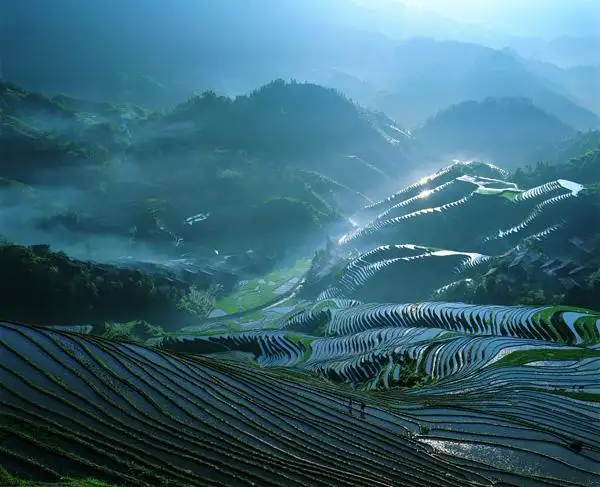 原创（广西山水网站）广西山水景色，广西山水旅游精华线路全攻略：旅游领队必收，河池旅游攻略必去景点，