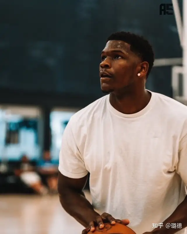 森林狼起飞?状元华子剃脏辫留平头 训练积极 戈贝尔+唐斯三巨头